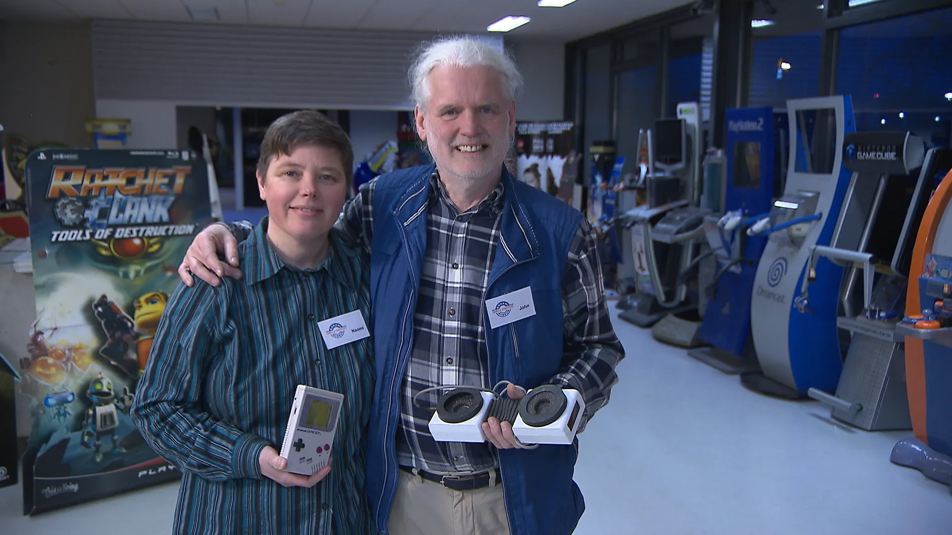 john en naomi uit zwolle met hun verzameling spel computers