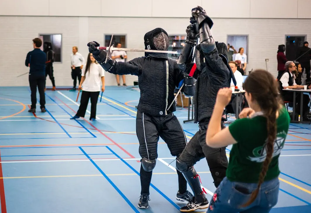 maurice booij achter met een staande overmeestering
