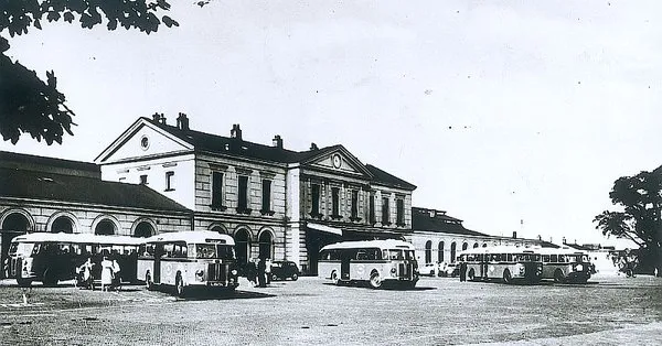 stationsgebouw oud
