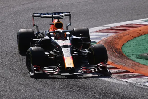Het kleine oppervlak aan de uiteinden van de achtervleugel zorgen ervoor dat Red Bull minder DRS-oppervlak heeft, dus meer luchtweerstand (Foto: Red Bull Content Pool/Getty Images)