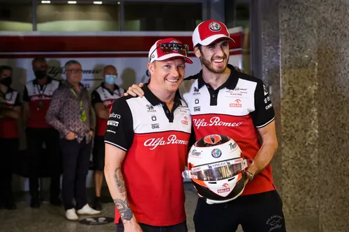 De samenwerking tussen Raikkonen en Giovinazzi toonde tegen het einde van 2021 haarscheurtjes. Voor 2022 worden beide coureurs vervangen. (Foto: Alfa Romeo Racing)