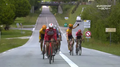 Een groep renners nam de verkeerde afslag