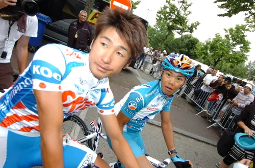Beppu en landgenoot Arashiro in 2009, als eerste Japanners die de Tour uitrijden