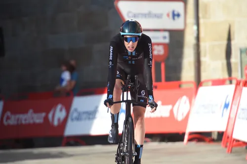 Arensman wordt derde in de laatste tijdrit in de Vuelta