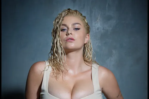 240714 roxeanne hazes 4x5 1