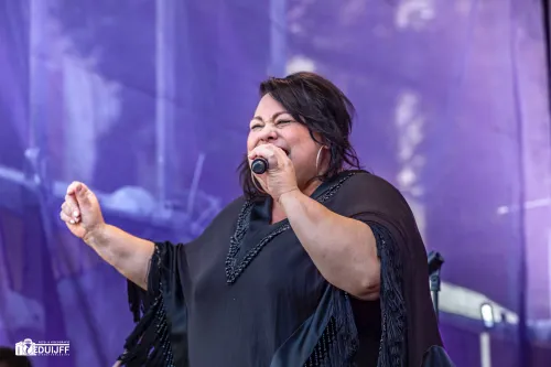 background zangeres fraai2