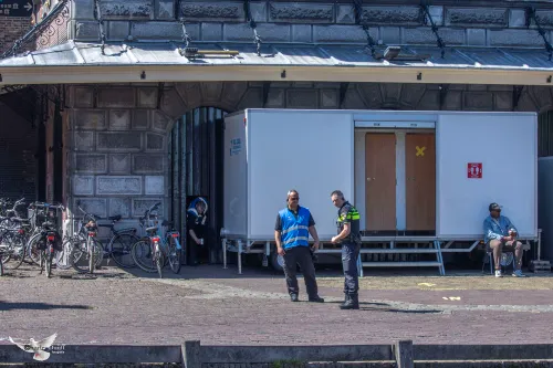 beveiliger en politie