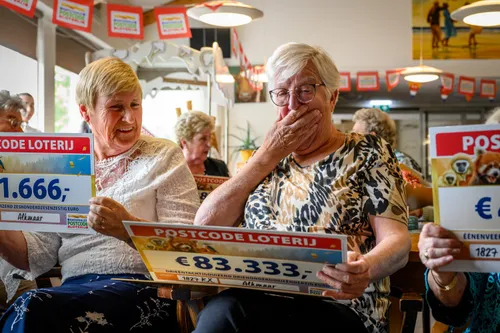 de bewoners van het wijksteunpunt voor senioren werden verrast door gaston