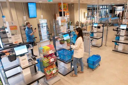 negen zelfscankassas bij albert heijn overstad foto albert heijn yasmin hargreaves