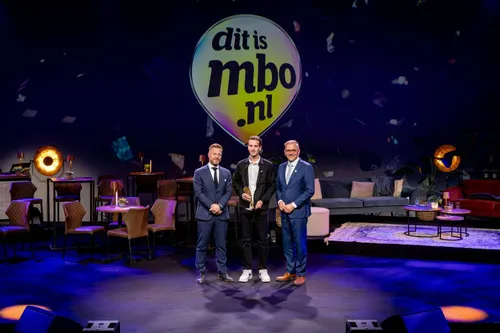 v.l.n.r. Erik van der Zwan, directeur WorldSkills Netherlands, Jort Rommel en onderwijsminister Eppo Bruins.