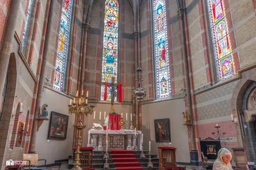 glas in lood kerk