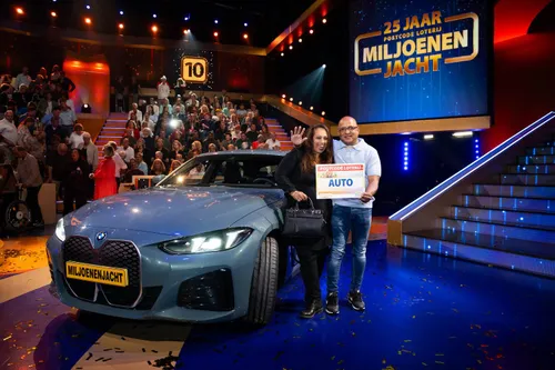 Roy-uit-Alkmaar-wint-BMW-tijdens-Postcode-Loterij-Miljoenenjacht-