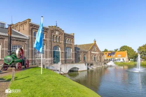 museum zijkant