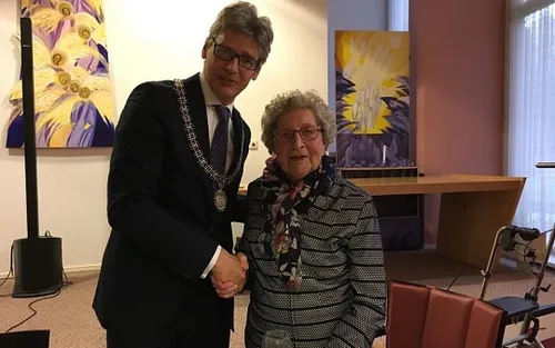 5582 fullimage vrijwilliger woonzorgcentrum nijenstede 1