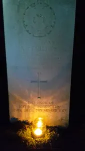 lichtjes op oorlogsgraven 10 e1512388045471 169x300