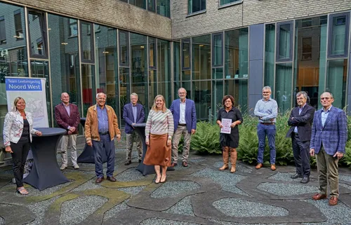 18 09 kerkbestuur gemeente oa wethouder louwers en stichting wijkcentrum bakermat