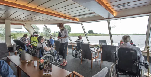 gasten aan dek klein