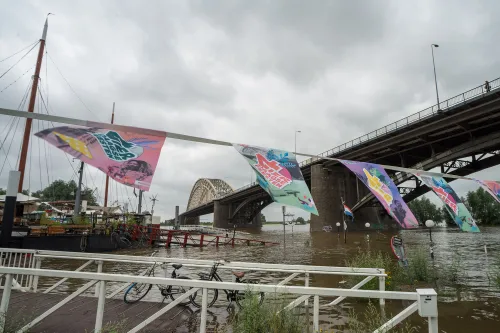 ondergelopen terras vierdaagsefeesten2021 janwillem de venster