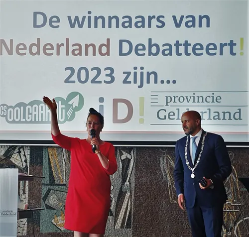 scholierendebatteren20230603 171913 podium connie ettema marcuch