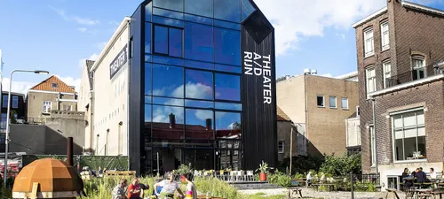 theateraan de rijn gevel tar dag foto robert koekkoek 1466x660 1