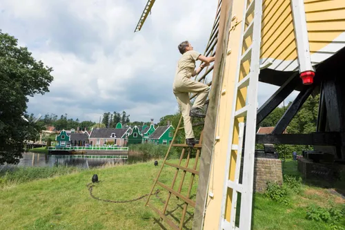 molenaar in het nederlands openluchtmuseum