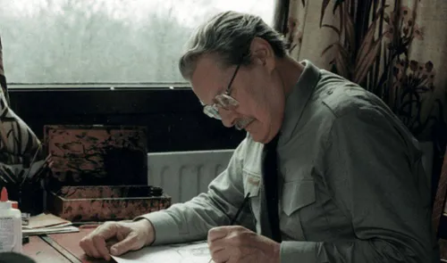 Hans Kresse aan zijn werktafel, Doorwerth 1985