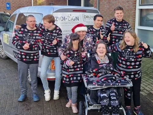 De eveneens via Saam gesponsorde Plusbus van woonzorgcentrum de Parel van Riel.