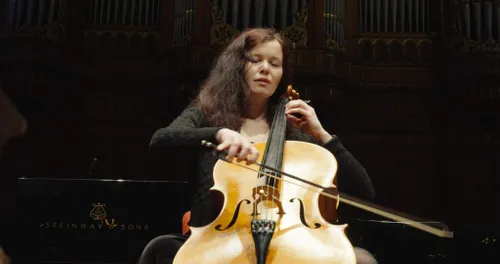 Russische cellist Maya Fridman