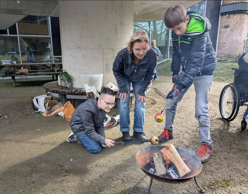 Appels poffen bij smaaktuin.IVN