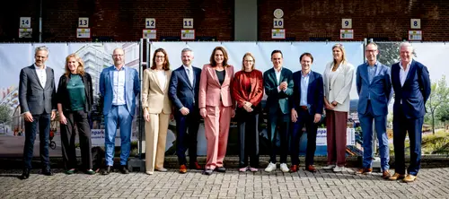 Minister Volkshuisvesting bezoekt Rijnpark, alle partners voor het eerst samen.Gemeente Arnhem