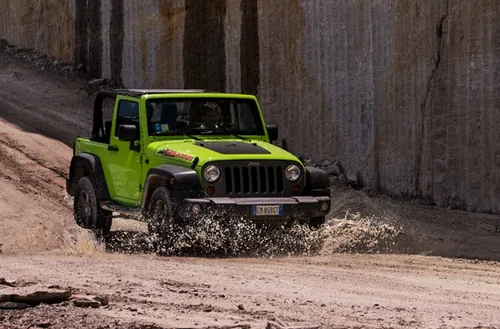 Jeep wrangler mountain image