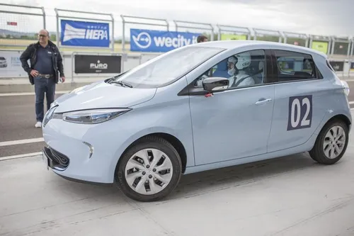 renault zoe ecorace 130606 002