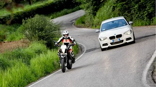 BMW Serie 1 M135i e Husqvarna Nuda 900R