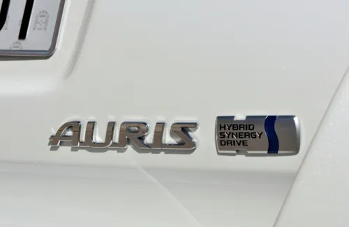 NEW AURIS HYBRID TOURING SPORTS