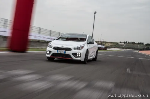 KIA pro ceed GT pista jpg