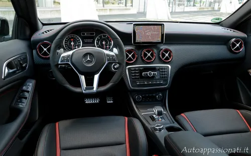 Mercedes A45 AMG Interni