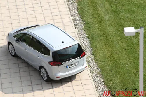 Opel Zafira Tourer 05