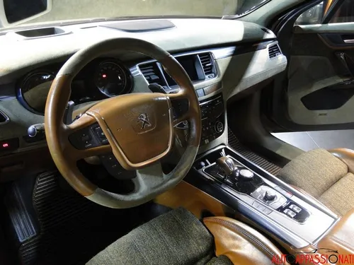 Interni Peugeot 508 RXH Castagna 