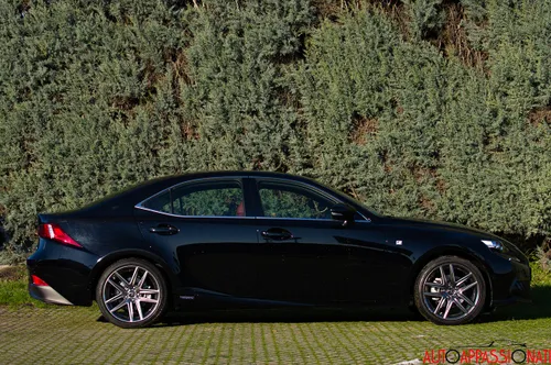 Lexus IS300h 14