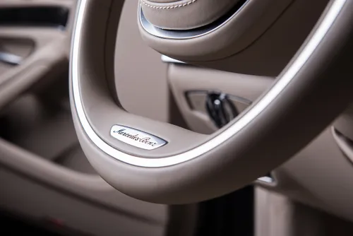 Details Mercedes Benz logo