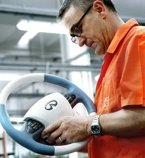 Infiniti Poltrona Frau 02 hires