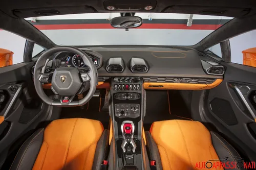 Interni Lamborghini Huracan 2014 07