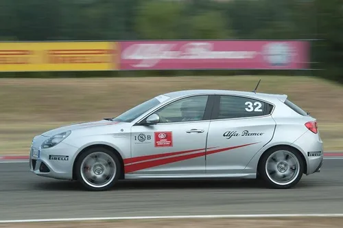 Alfa Romeo Guida Sicura 19