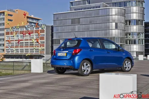 Nuova Toyota Yaris-2014 025