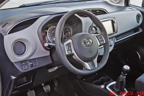 Nuova Toyota Yaris Hybrid 2014 - Interni