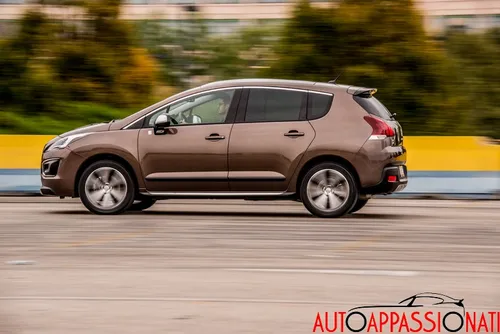 3008 Hybrid4bis 0023