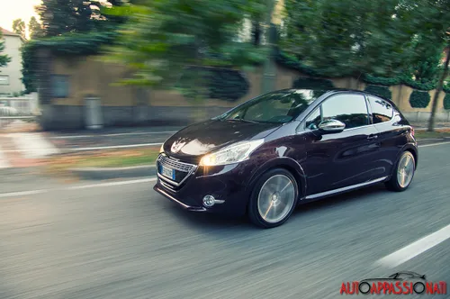 Peugeot 208 xy 012