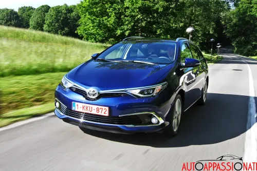 Nuova Toyota Auris 2015