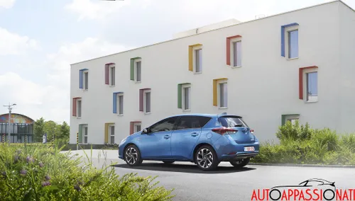 new Toyota Auris hybrid 001