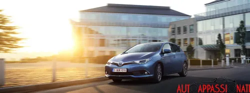 new Toyota Auris hybrid 2015